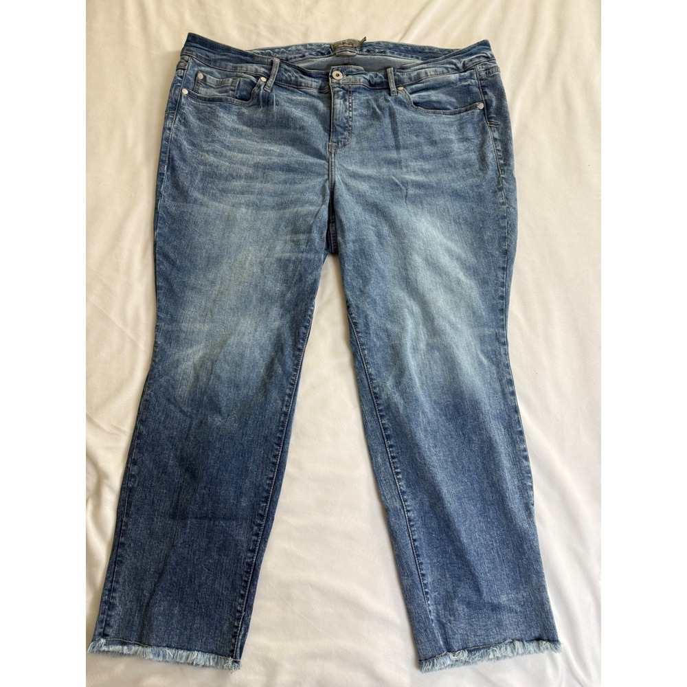 Torrid Crop Boyfriend Jeans Vintage Stretch Blue Frayed Hem Size 22 Plus